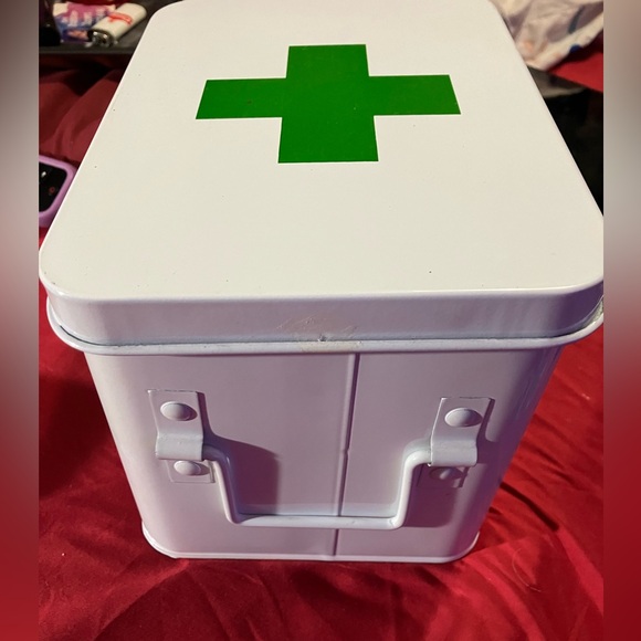 First Aid ⛑️ Box/Storage Caddy - Picture 2 of 9